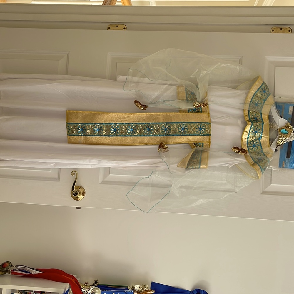 Egyptian cleopatra custom